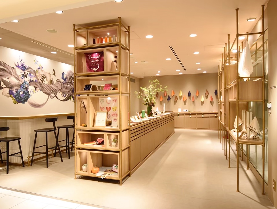 クラシクス・ザ・スモールラグジュアリ 丸の内店